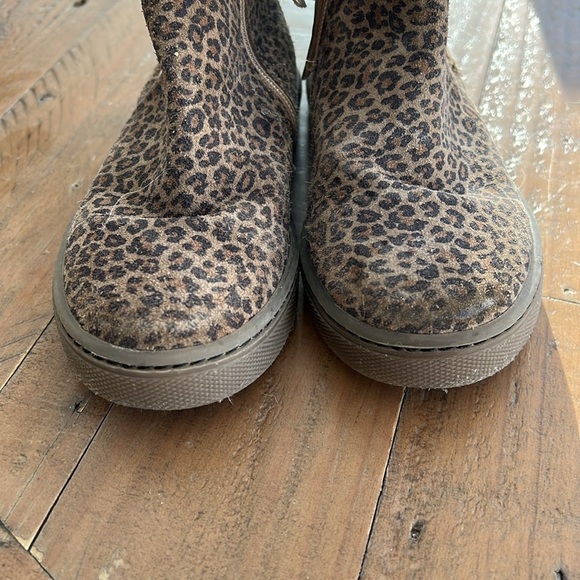 Freshly picked leopard print zip up suede ankle boots - Picture 2 of 10